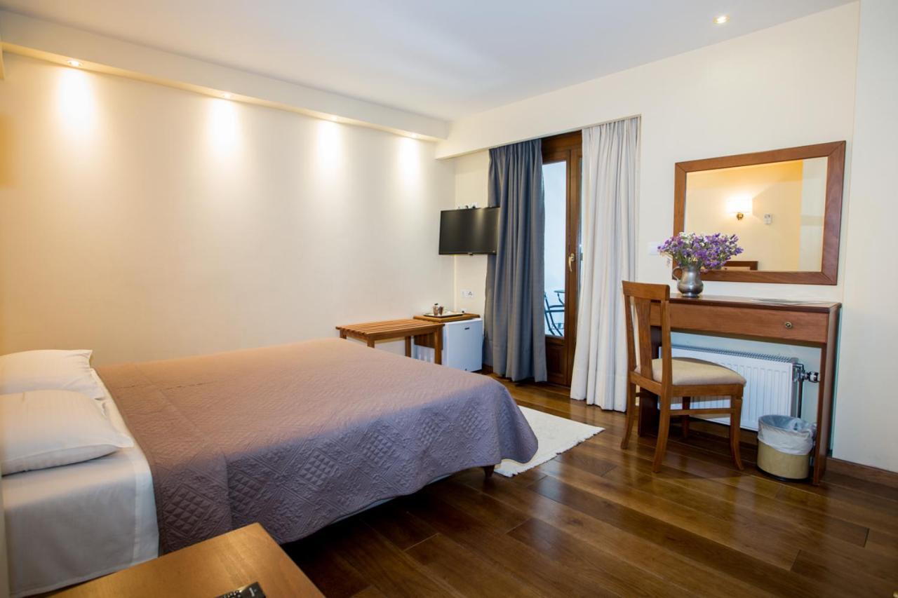 Hotel Ellinon Thea Arachova Exterior foto