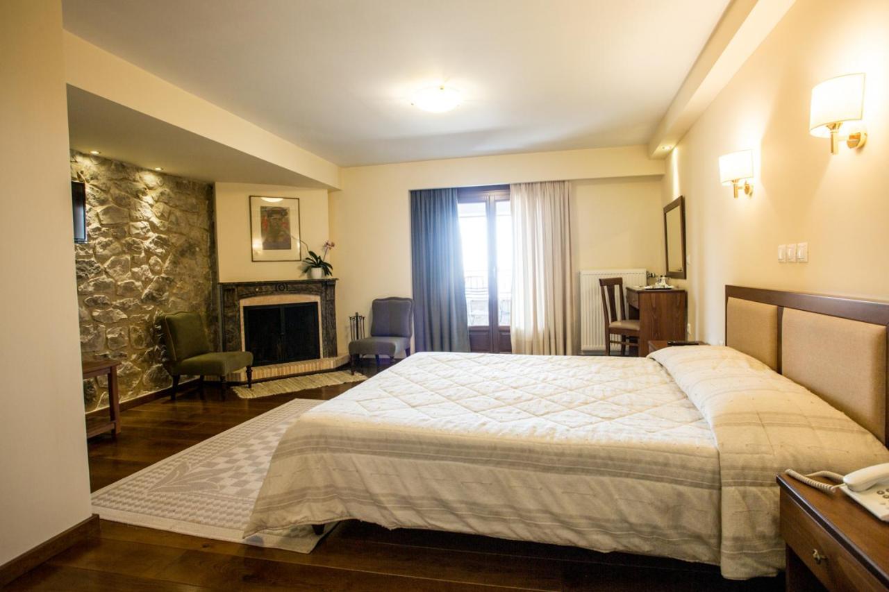 Hotel Ellinon Thea Arachova Exterior foto