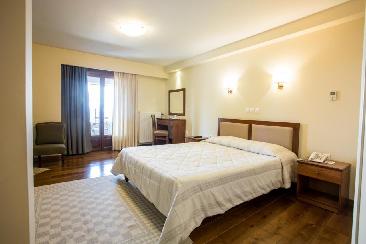 Hotel Ellinon Thea Arachova Exterior foto
